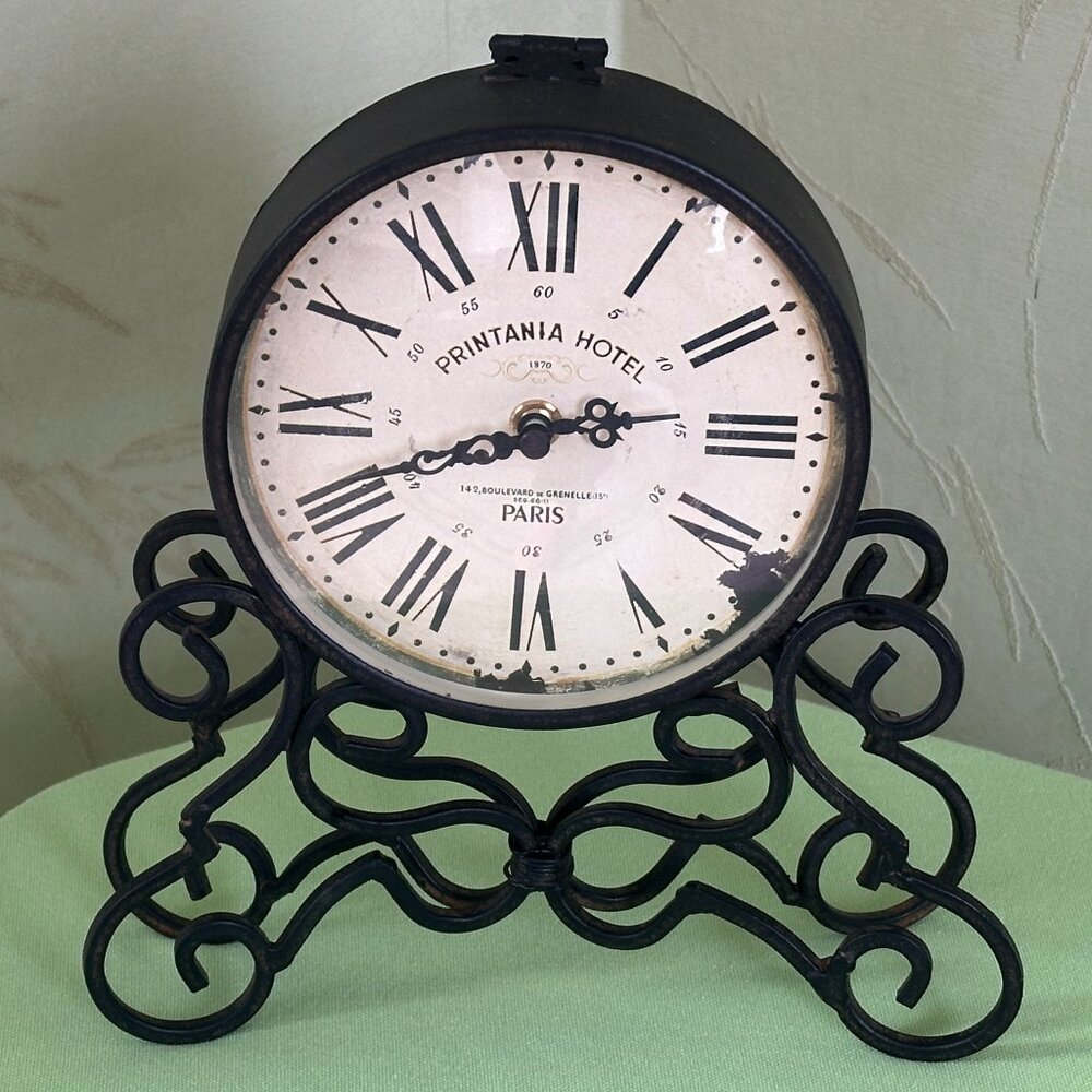 DECORATIVE MANTEL/TABLE CLOCK W/ANTIQUED DETAILING:PRE-OWNED